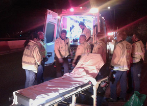 Atención sanitaria a un hombre apuñalado