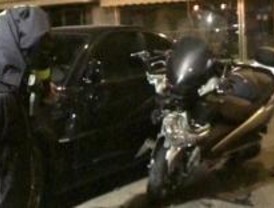 Una mujer herida grave al colisionar una moto y un turismo