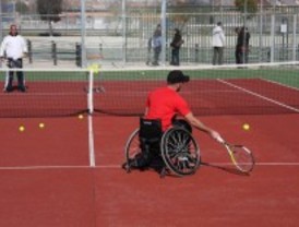 Getafe pone en marcha las primeras escuelas deportivas de tenis y pádel en silla de ruedas