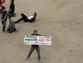 El juez no sanciona a los antitaurinos que saltaron a Las Ventas