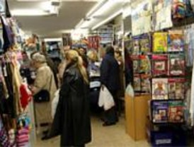 La CEC pide reducir a 14 los festivos de apertura autorizada para los comercios