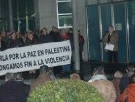 Más de 300 vecinos de Parla se concentran contra la situación en Gaza