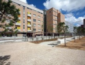Dieciocho familias de Alcorcón recogen las llaves de su nueva vivienda adaptada