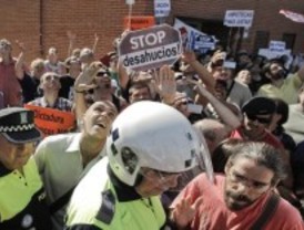 Más policías que 'indignados' en un desahucio