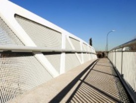 Moncloa-Aravaca estrena una pasarela peatonal sobre vías de tren