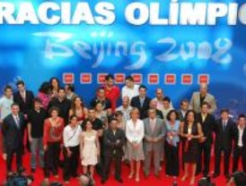 Esperanza Aguirre recibe a los olímpicos madrileños después de los Juegos de Pekín
