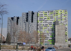 Madrid aún no ha entregado ni la mitad de viviendas sociales que prometió