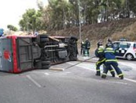 Tres italianos, heridos tras chocar su minibús con un coche que se dio a la fuga