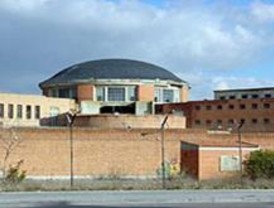 Los vecinos de la cárcel de Carabanchel indignados por su marginación en las negociaciones