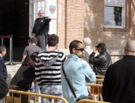 Mil personas harán el examen que acredita como portero de local de ocio