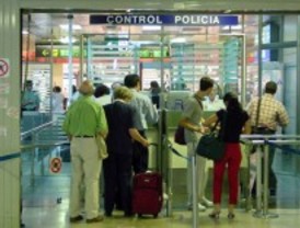 Cae una banda que captaba 'boleros' para introducir droga en España a través de Barajas