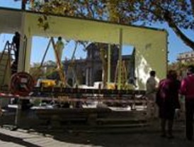 Una violinista vivirá 'enjaulada' seis días junto a la Puerta de Alcalá