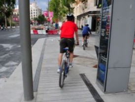 Así es la acera bici de Serrano