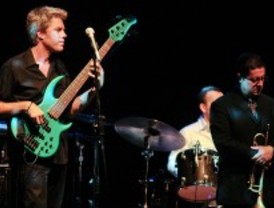 Kyle Eastwood Band demostró su talento en el Festival de Jazz Madrid 2011