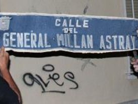 Llevan a Sol las placas franquistas retiradas de las calles