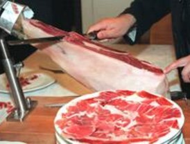 La Plaza de Santa Cruz acoge la tercera edición de la feria gastronómica gratuita