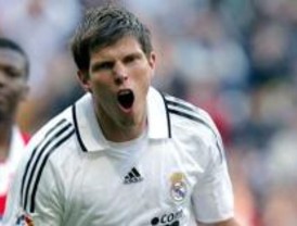 Madrid y Milán confirman el fichaje de Huntelaar