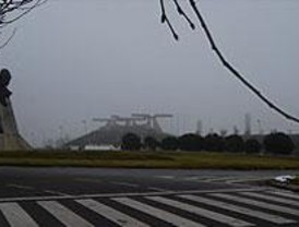 La niebla provoca decenas de kilómetros de atascos en la región