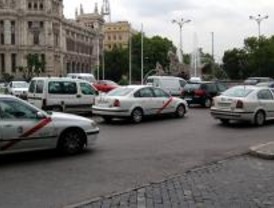 Los taxistas piden que se les permita instalar publicidad