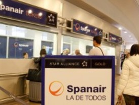 Un centenar de trabajadores de Spanair organiza un 'picnic reivindicativo' por el cierre de la compañías