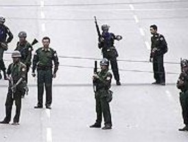 Turistas españoles llegan a Madrid dejando atrás el conflicto en Birmania