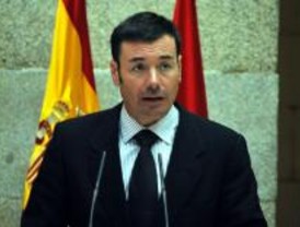 Gómez cree que Aguirre está 'lejos de la Constitución'