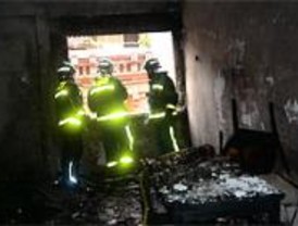 Un incendio en un piso de Arganzuela provoca cuatro heridos leves por inhalación de humo