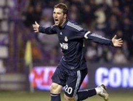 Higuaín se reivindica con tres goles en una victoria solvente del Madrid