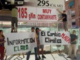 Los ecologistas exigen el cumplimiento de la ley publicitaria sobre automóviles