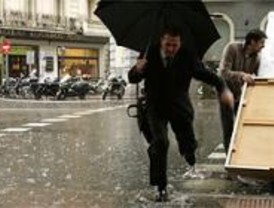 La lluvia provoca más de 150 kilómetros de atascos
