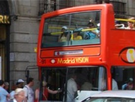 PSOE e IU llevarán a una comisión la adjudicación del bus turístico