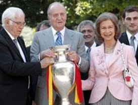 Los Reyes y Zapatero reciben a la selección española de fútbol