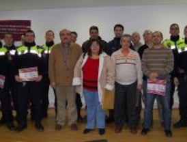 Taxistas y policías de Alcalá reciben formación en atención al turista