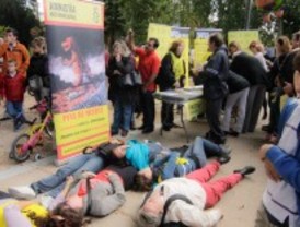 Amnistía Internacional celebra un acto contra la pena de muerte en el parque de El retiro
