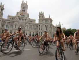 Desnudos ante el tráfico