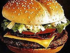 CECU pide a la Asamblea restringir la publicidad de comida basura