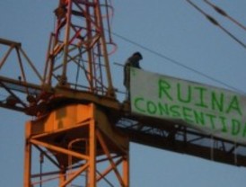 Baja uno de los obreros de la grúa de Pozuelo