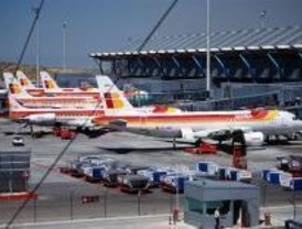 Una mujer denuncia la deportación de su hijo menor desde Barajas