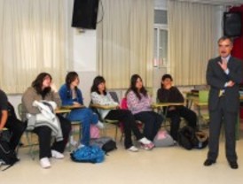 Valdemoro anima a los jóvenes a seguir estudiando mediante charlas de vecinos