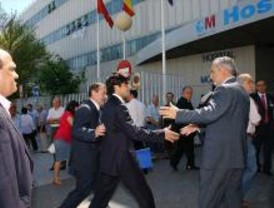 Protestas de la oposición y boicot a Güemes en el Hospital de Móstoles