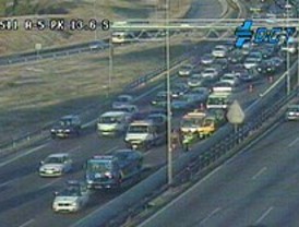 Un accidente en la A-5 colapsa el tráfico