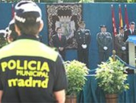 La Policía Municipal celebra la fiesta de su patrón con un desfile en el Retiro