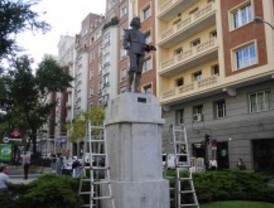 Vuelve la estatua de Velázquez a su calle