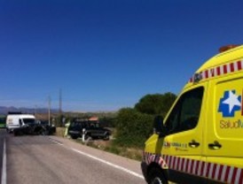 Un herido grave y otro leve al chocar dos coches