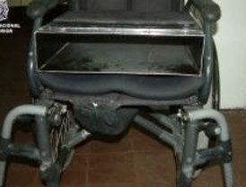 Detenido por robar en comercios y ocultar los efectos en su silla de ruedas