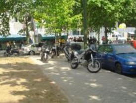 'Inundados' de coches por la Caja Mágica