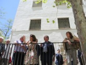 Botella visita una Ciudad de los Ángeles en rehabilitación