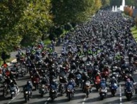 La Comunidad aprueba instalar barreras para motoristas en 108 tramos de carretera