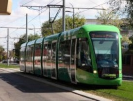 Gómez asegura que la Comunidad debe 73 millones a Parla por el tranvía