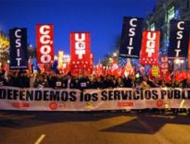Miles de personas se manifiestan contra la privatización de los servicios sociales